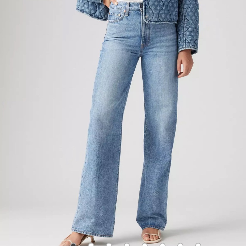 Levi’s rib cage wide leg Jean size 33 worn only a few times